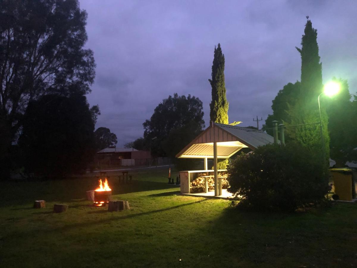 Acacia Caravan Park & Holiday Units 亚拉腊 外观 照片