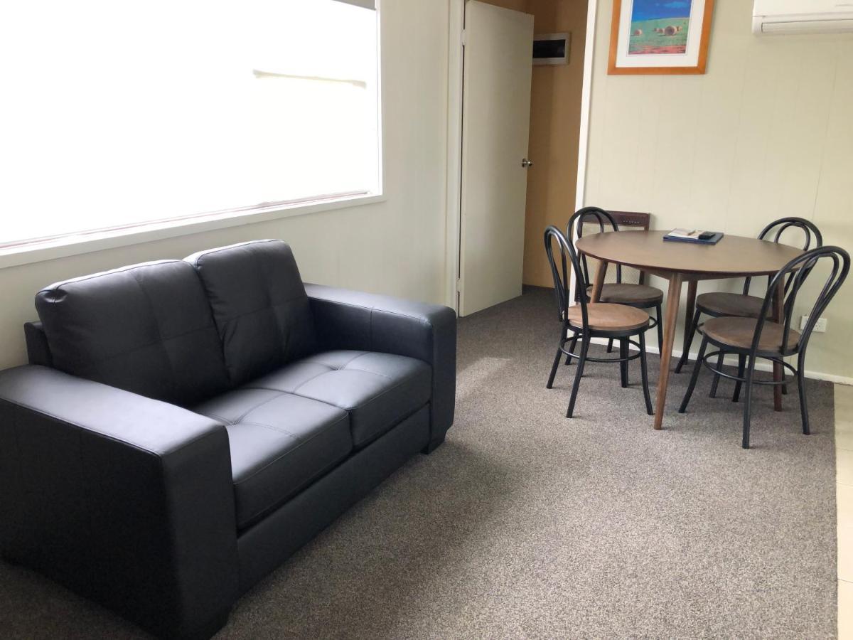 Acacia Caravan Park & Holiday Units 亚拉腊 外观 照片