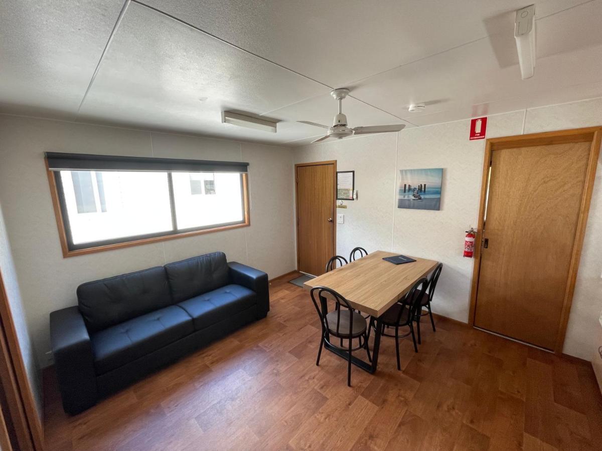 Acacia Caravan Park & Holiday Units 亚拉腊 外观 照片