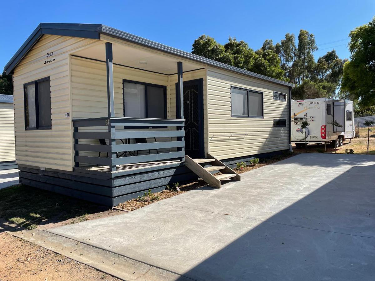 Acacia Caravan Park & Holiday Units 亚拉腊 外观 照片