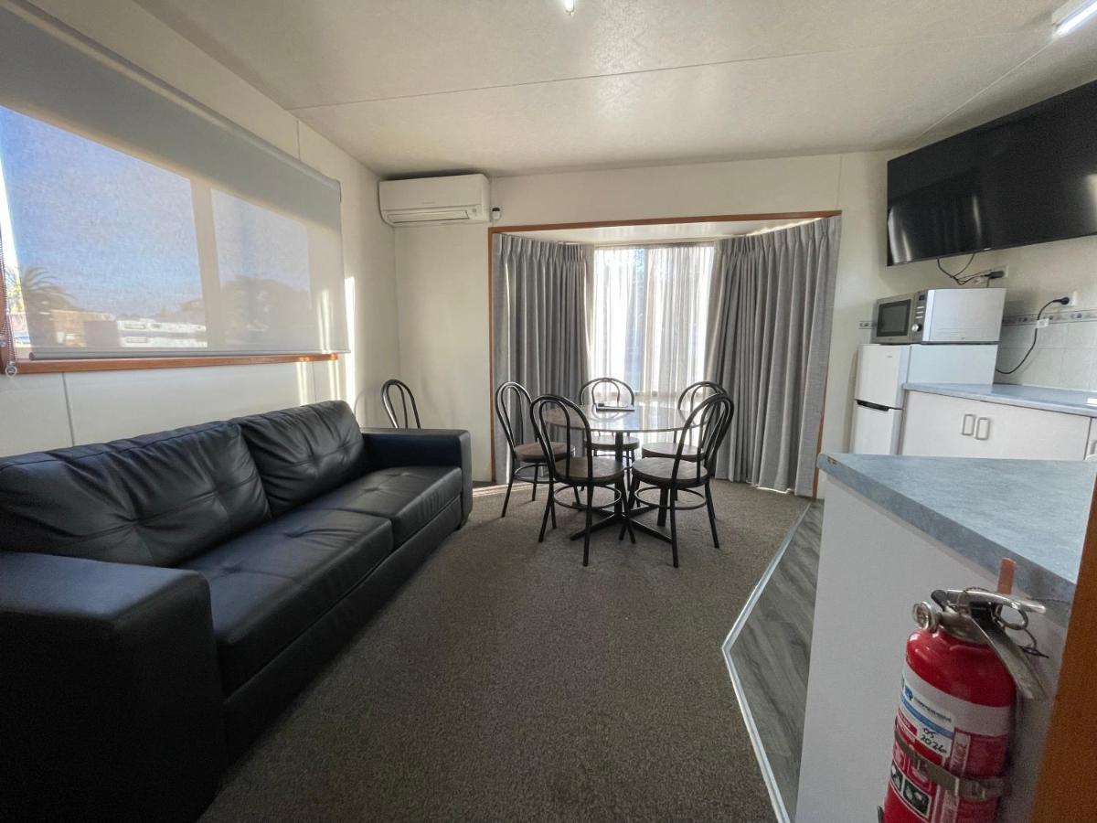 Acacia Caravan Park & Holiday Units 亚拉腊 外观 照片