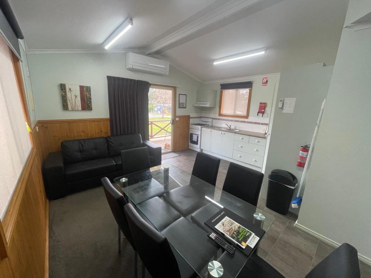 Acacia Caravan Park & Holiday Units 亚拉腊 外观 照片