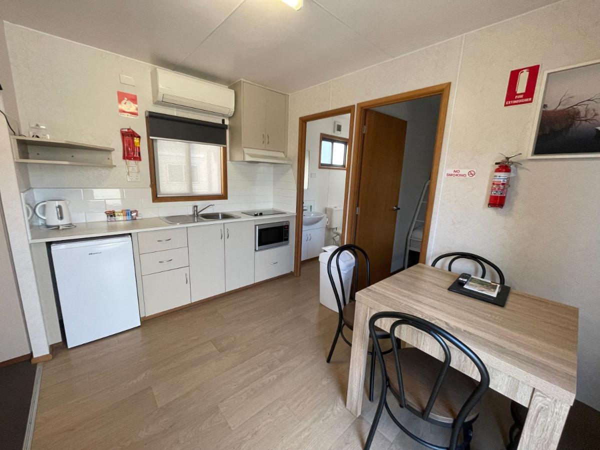 Acacia Caravan Park & Holiday Units 亚拉腊 外观 照片