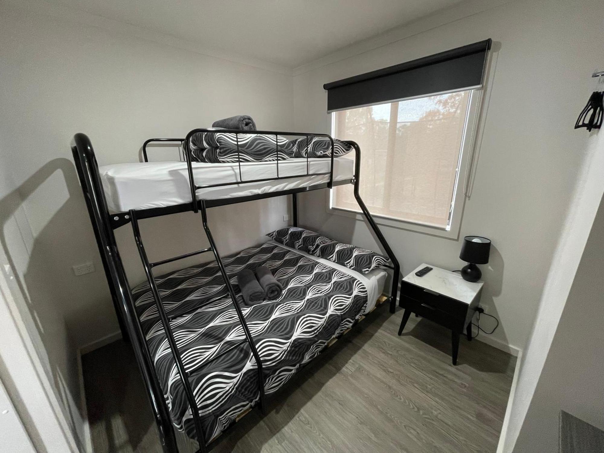 Acacia Caravan Park & Holiday Units 亚拉腊 外观 照片