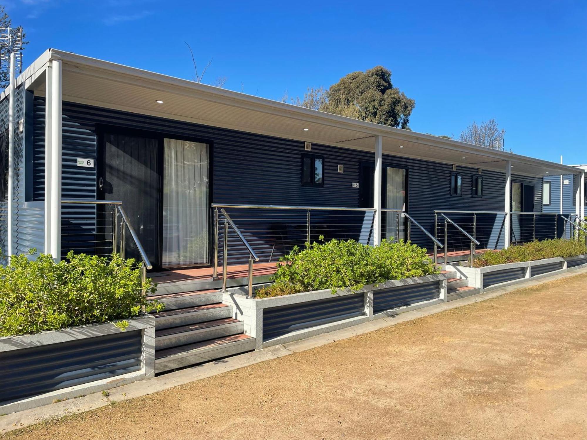 Acacia Caravan Park & Holiday Units 亚拉腊 外观 照片