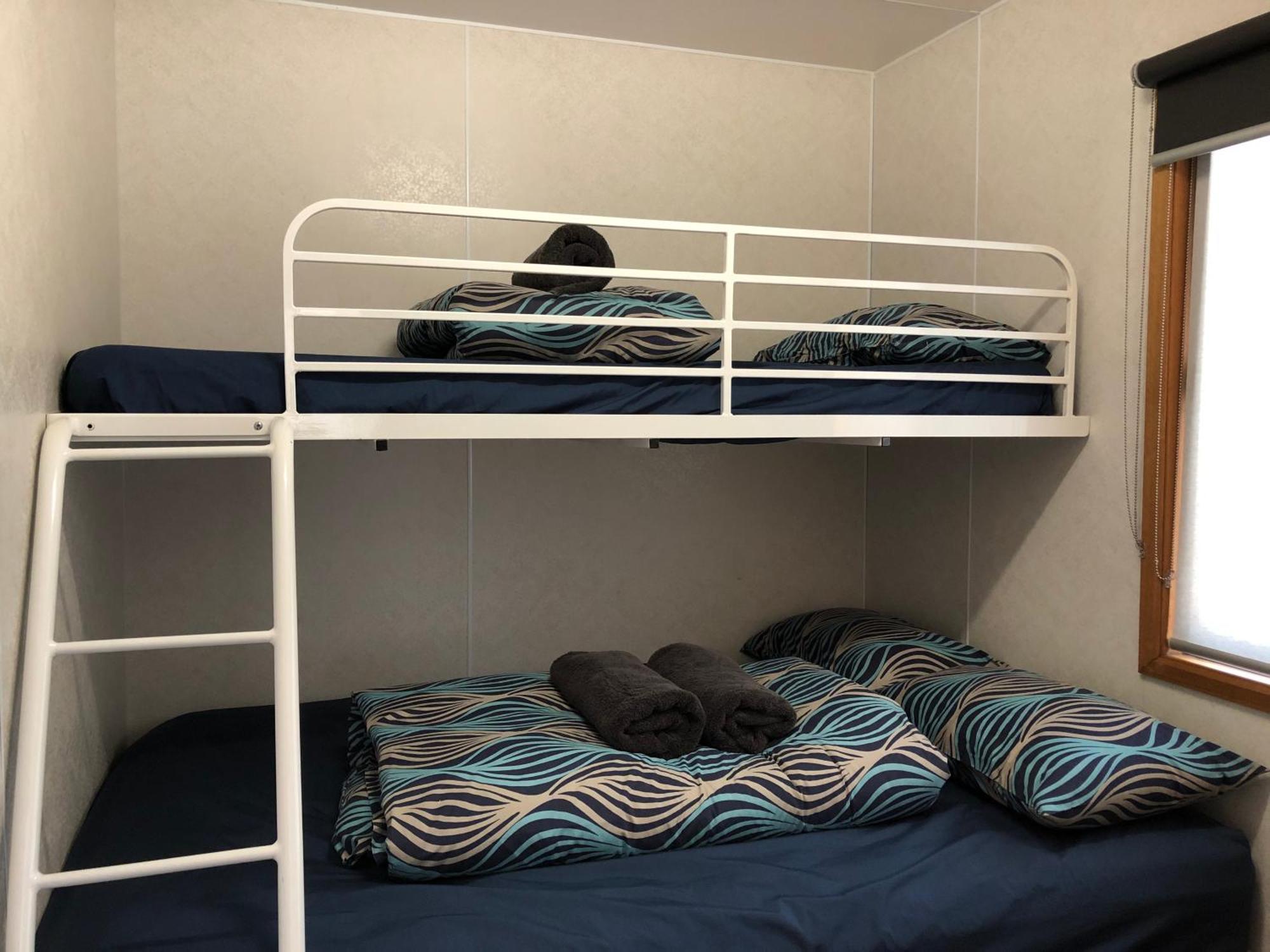 Acacia Caravan Park & Holiday Units 亚拉腊 外观 照片