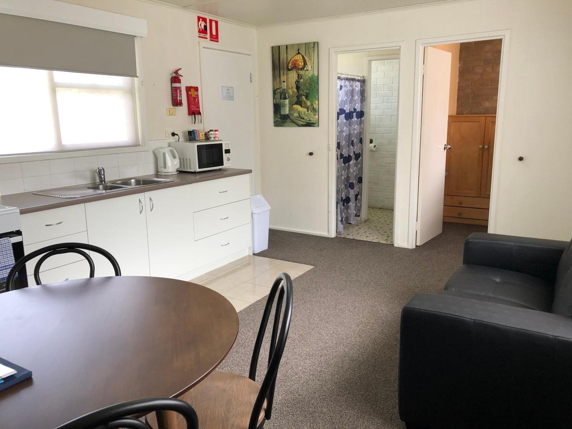 Acacia Caravan Park & Holiday Units 亚拉腊 外观 照片
