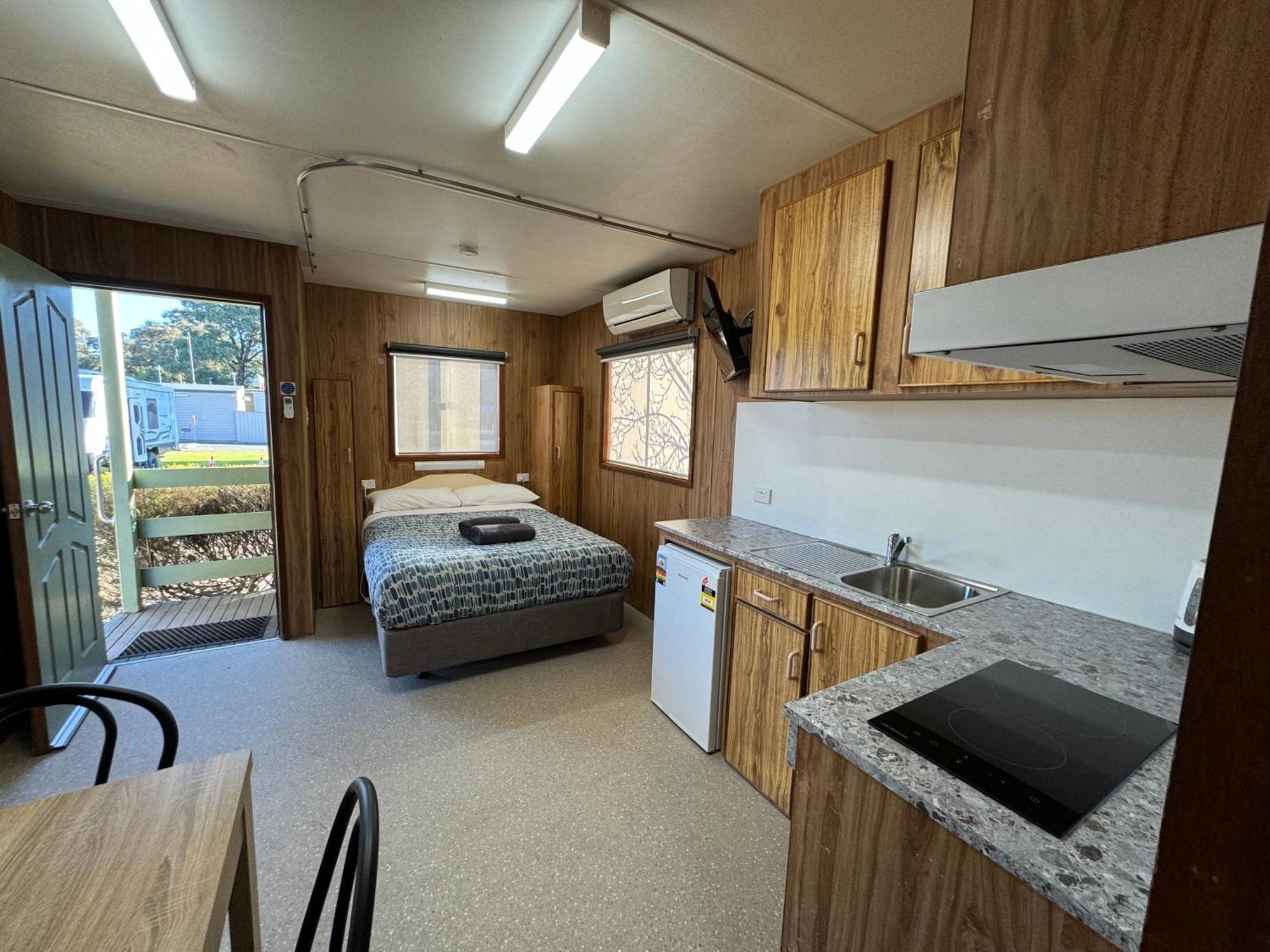 Acacia Caravan Park & Holiday Units 亚拉腊 外观 照片
