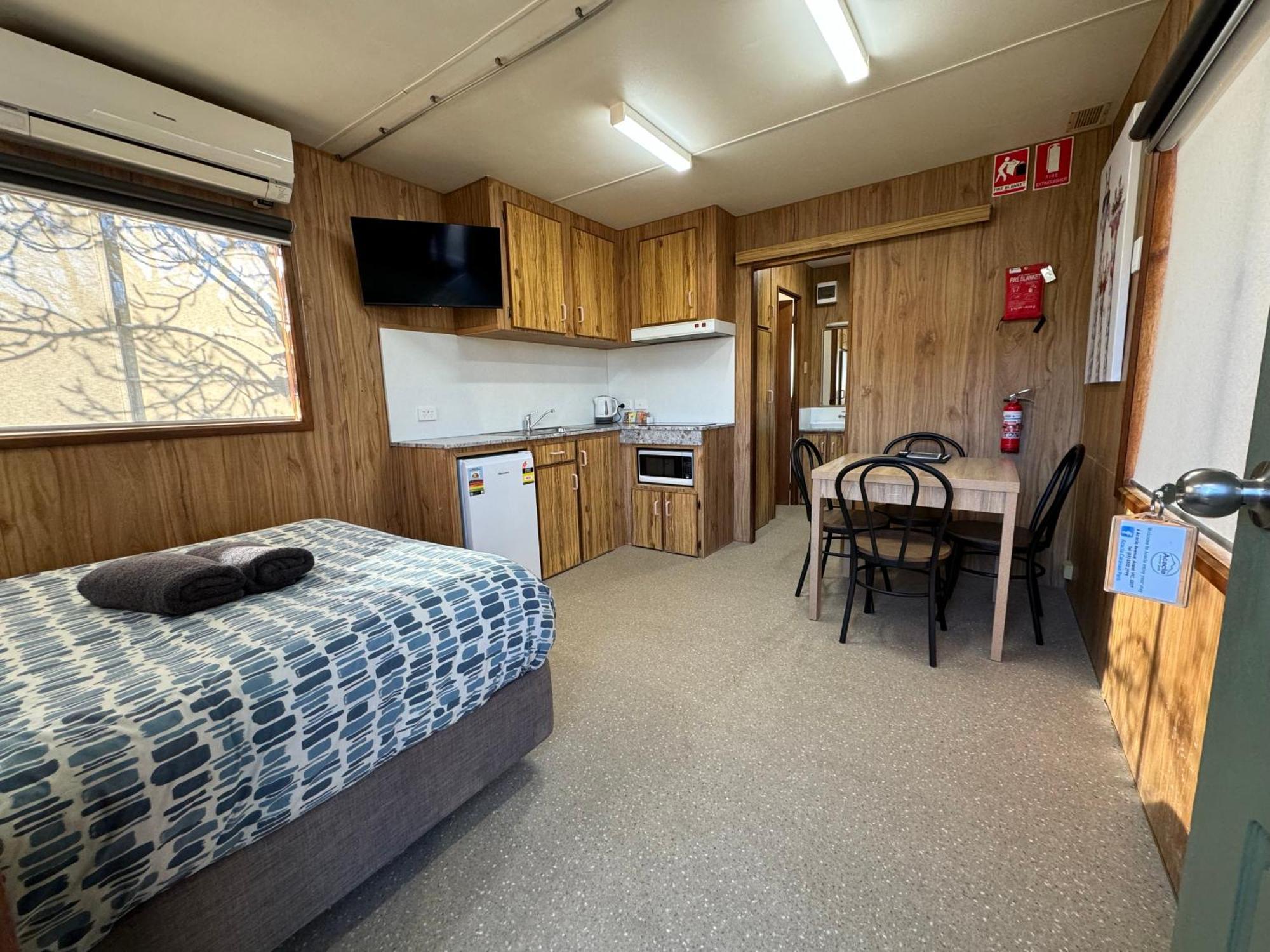Acacia Caravan Park & Holiday Units 亚拉腊 外观 照片