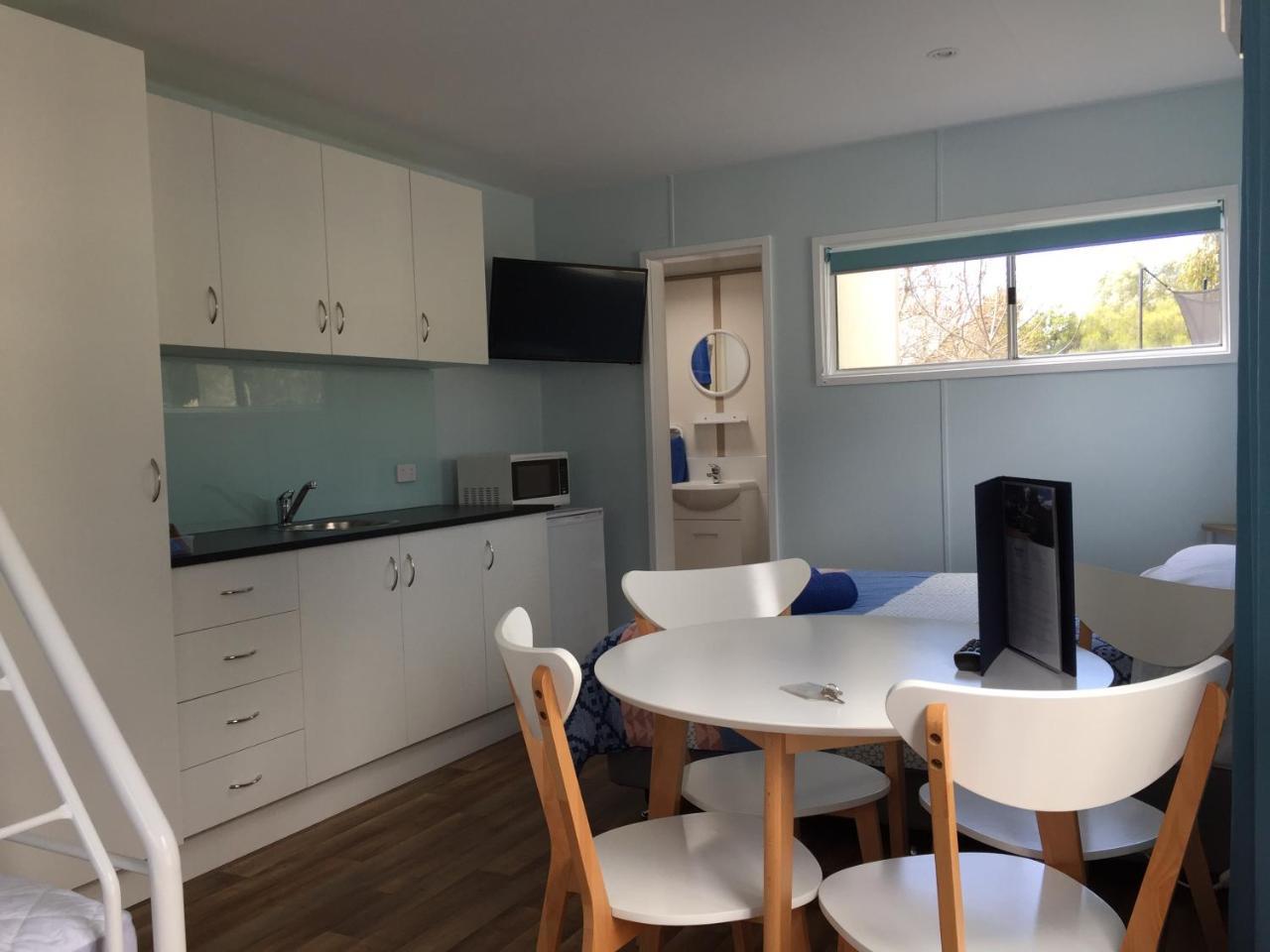 Acacia Caravan Park & Holiday Units 亚拉腊 外观 照片
