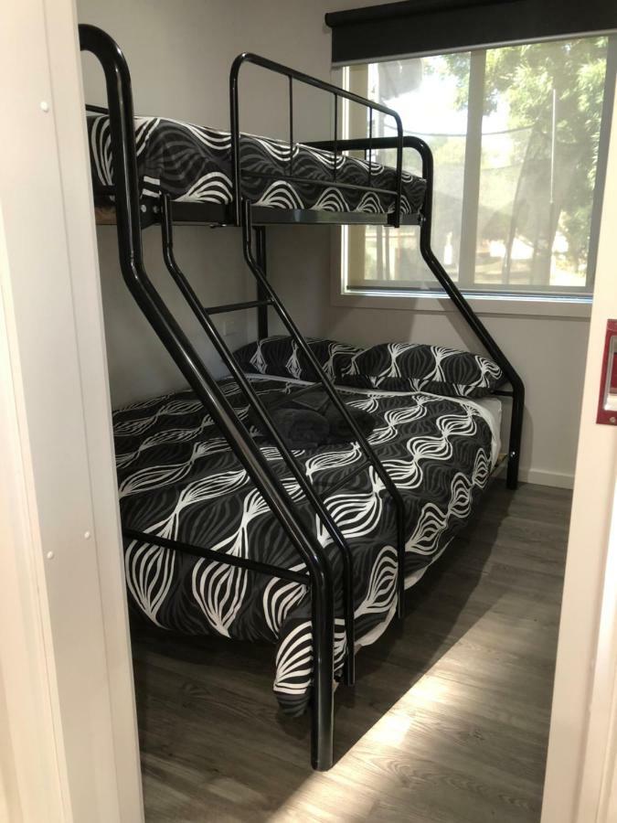 Acacia Caravan Park & Holiday Units 亚拉腊 外观 照片